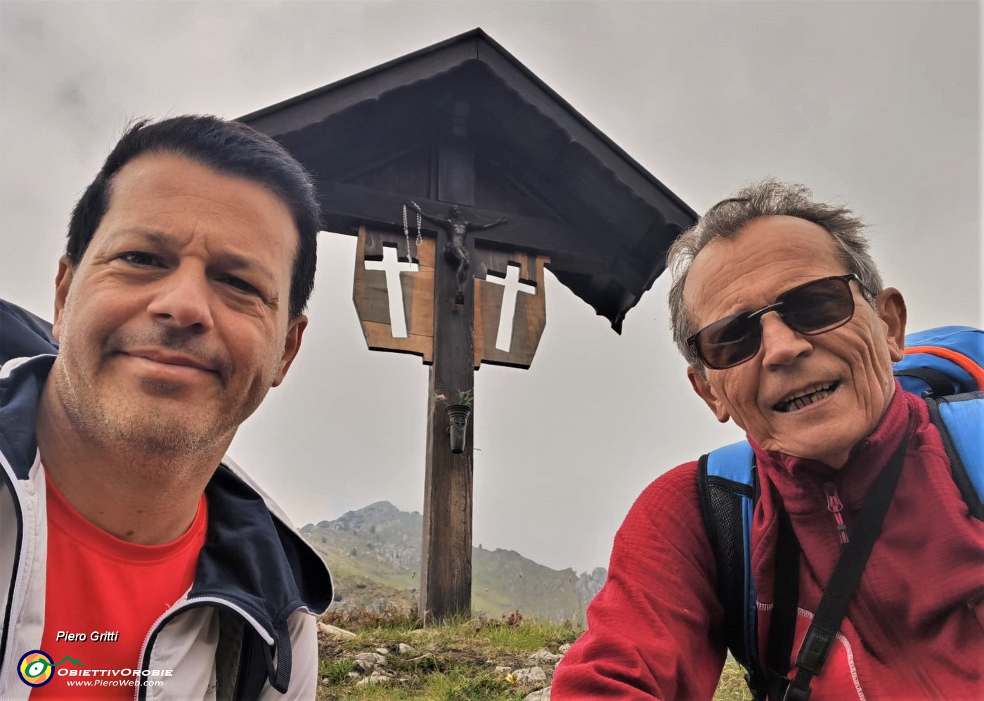 66 Selfie dalla crocetta del Passo di Grialeggio con vista in Venturosa.jpg